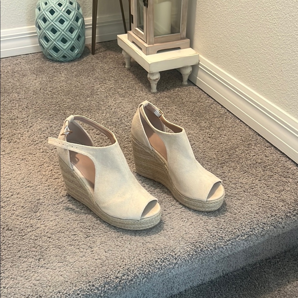 NWOT Cream color Wedge Sandals 🤍
